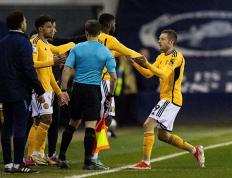 PG在线网站-惊心动魄的绝杀时刻，球队以微弱优势摘得胜利果实！