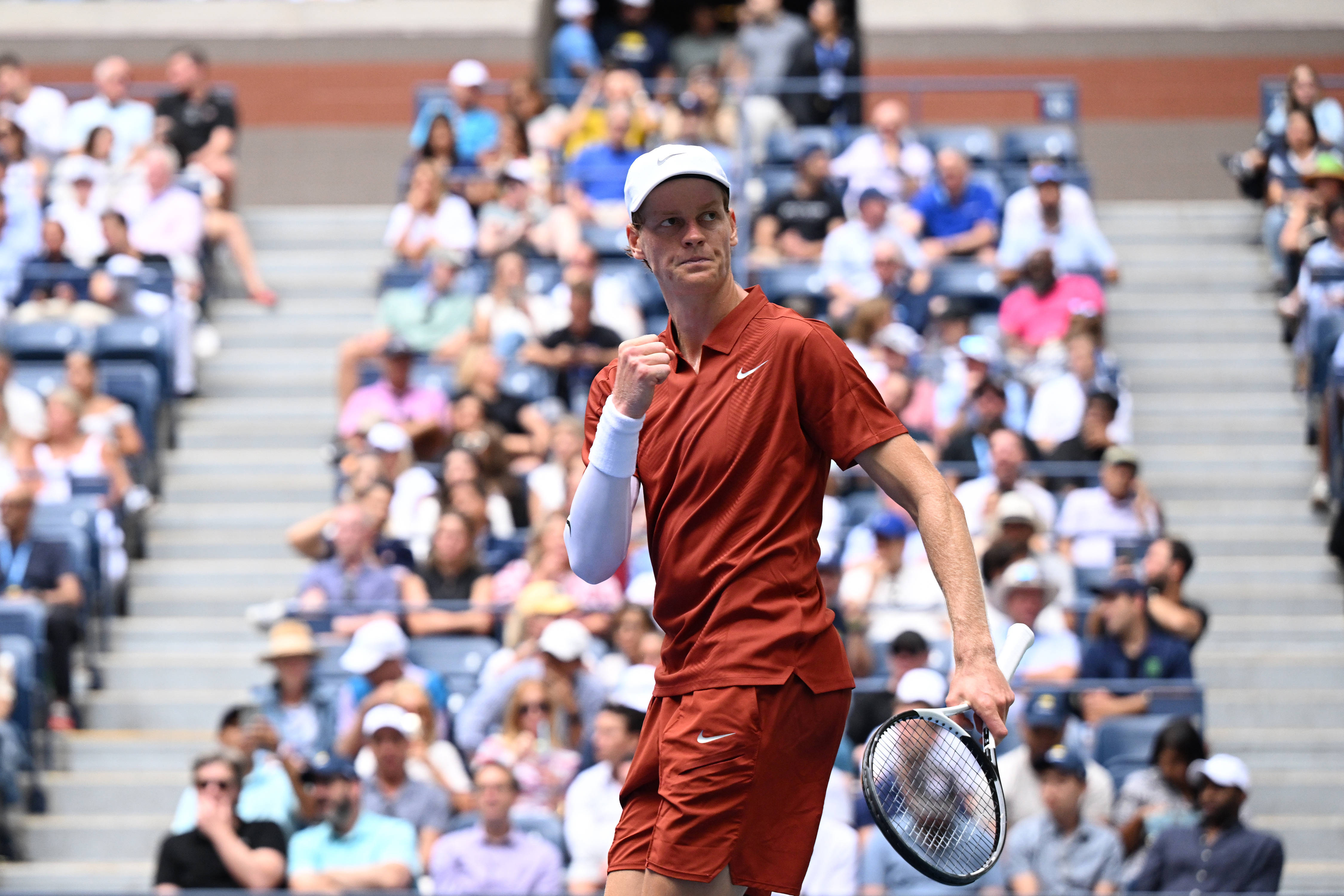 PG在线网站-网球球星出席快船主场比赛