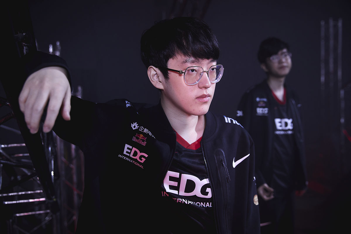 PG电子官网-EDG险胜C9,Faker极限生还后反打顶尖较量八强赛,留下经典瞬间